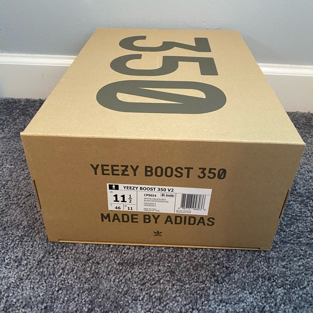 **SOLD*YEEZY BOOST 350 V2 WHITE / CORE BLACK / RED - Picture 7 of 8